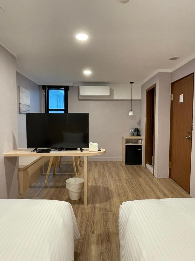 Yoshi Hotel Tainan Esterno foto