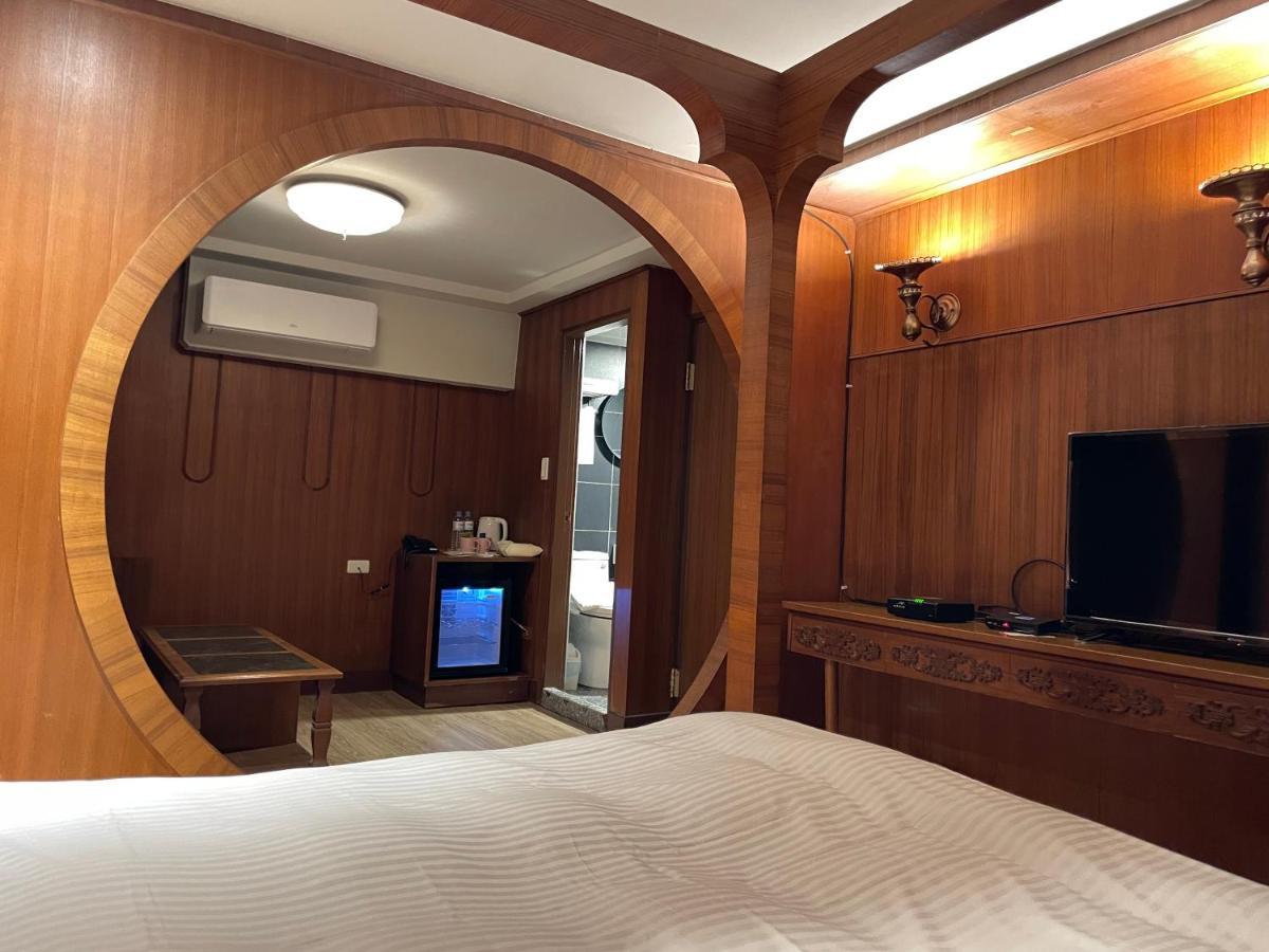Yoshi Hotel Tainan Esterno foto