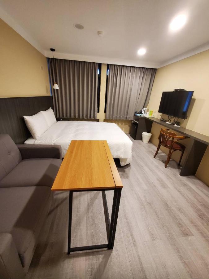 Yoshi Hotel Tainan Esterno foto