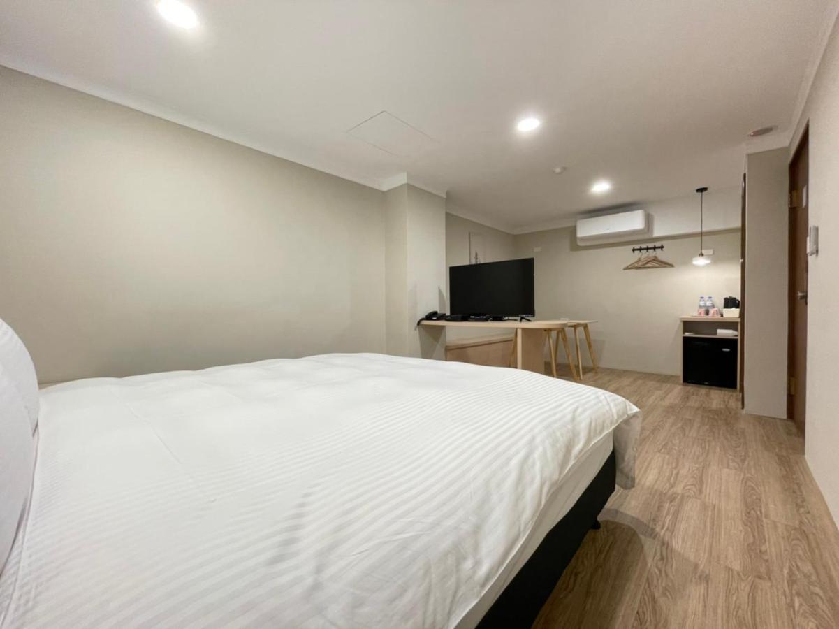 Yoshi Hotel Tainan Esterno foto