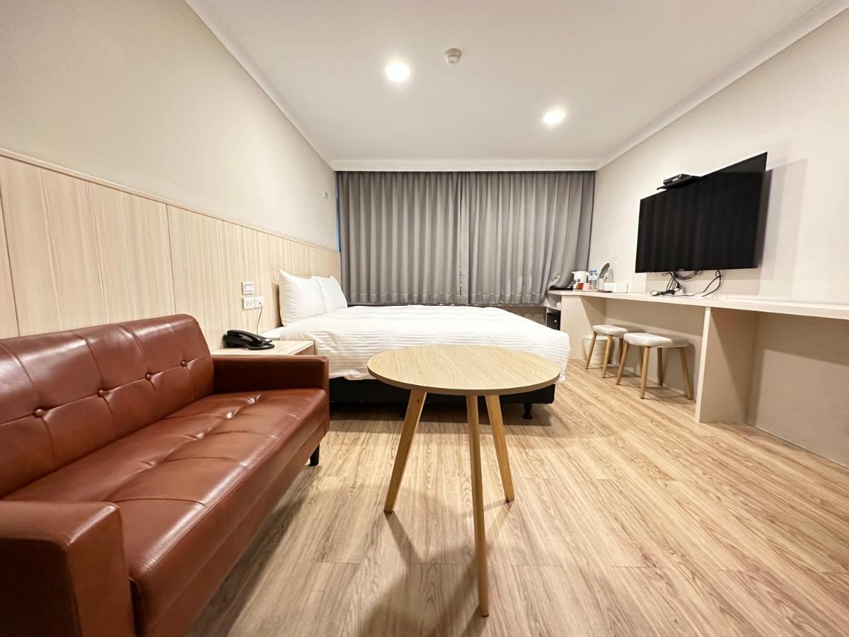 Yoshi Hotel Tainan Esterno foto